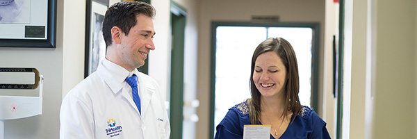 doctor-smiling-with-patient